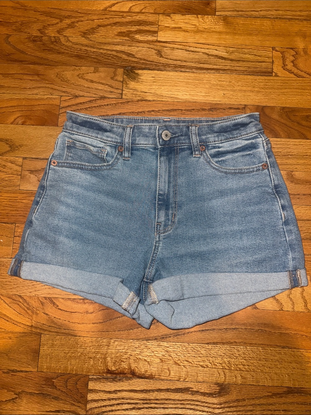 American Eagle Outfitters Light Blue High-Rise Rolled Jean Mom Shorts Sz 2